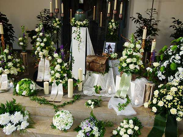 traditionelle  Bestattungen